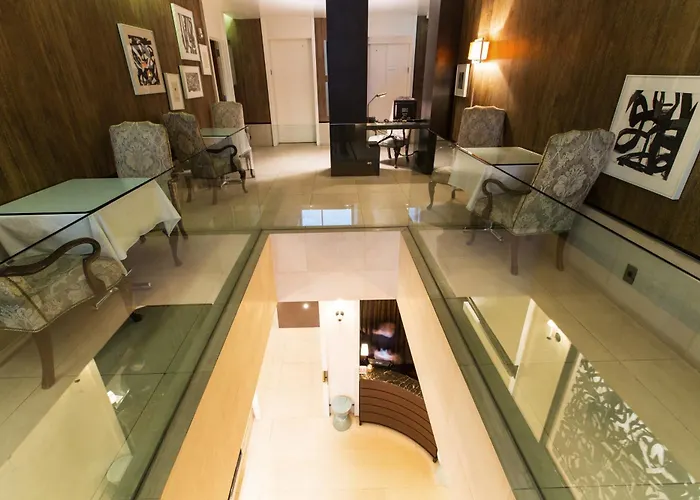 City Club Hotel